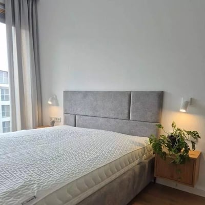 Alquiler a largo plazo: apartamento de 2 habitaciones en Wola, Varsovia, Polonia