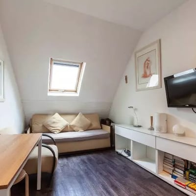 Long-term rental Studio with internet and washing machine in central Paris, France
