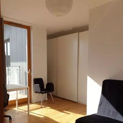 Long-term rental of a spacious three-room apartment with a balcony and parking in Grzegórzki, Kraków