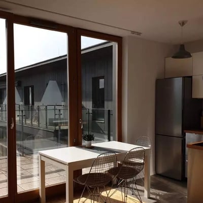 Long-term rental of a spacious three-room apartment with a balcony and parking in Grzegórzki, Kraków