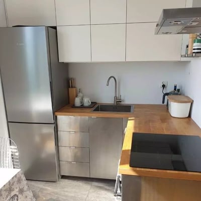 Long-term rental of a spacious three-room apartment with a balcony and parking in Grzegórzki, Kraków