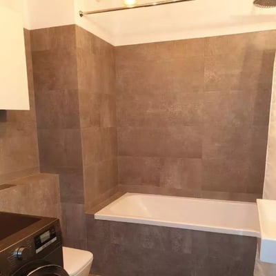 Long-term rental of a spacious three-room apartment with a balcony and parking in Grzegórzki, Kraków