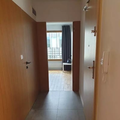 Long-term rental of a spacious three-room apartment with a balcony and parking in Grzegórzki, Kraków