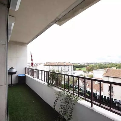 Long-term rental – spacious 3-room apartment with balcony and parking in the Paris suburbs