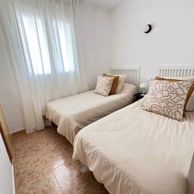 Long-term rental apartment with sea view in Torrevieja (Alicante), 2 bedrooms just 100m from the beach