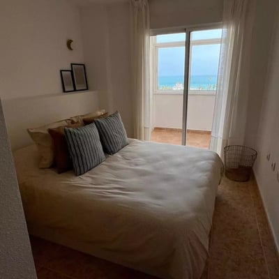 Long-term rental apartment with sea view in Torrevieja (Alicante), 2 bedrooms just 100m from the beach