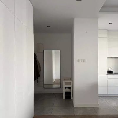 Долгосрочная аренда уютной 2-комнатной квартиры с балконом и паркингом в районе Wola, Варшава