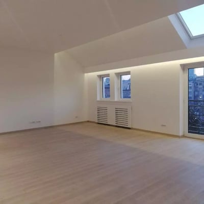 Alquiler a largo plazo de un ático dúplex en el centro de Belgrado