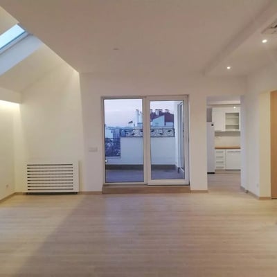 Alquiler a largo plazo de un ático dúplex en el centro de Belgrado