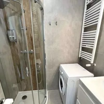 Long-term rental 3-room 60 m² apartment with balcony & AC on Na Grobli St, Wrocław