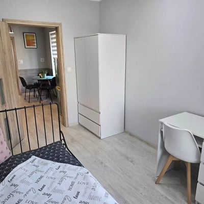 Long-term rental renovated 2-room 46 m² apartment on Kromera St, Wrocław