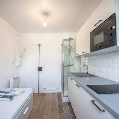 Long-term rental cozy 10m² studio with elevator in central Paris