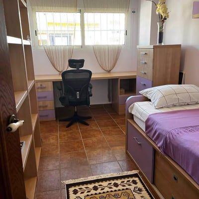 Long-term rental 3-bedroom apartment in Punta Prima, Alicante, Spain