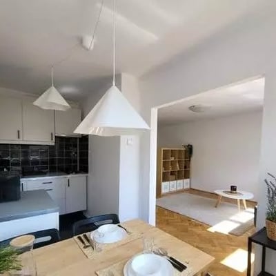 Долгосрочная аренда уютной кавалерки с балконом в центре Варшавы