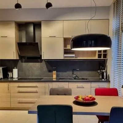 Долгосрочная аренда — 4-комнатная квартира с террасой в районе Mokotów, Варшава