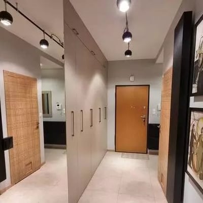 Долгосрочная аренда — 4-комнатная квартира с террасой в районе Mokotów, Варшава