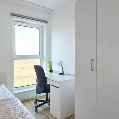 Long-term rental of a 4-room apartment near the park, Krakow