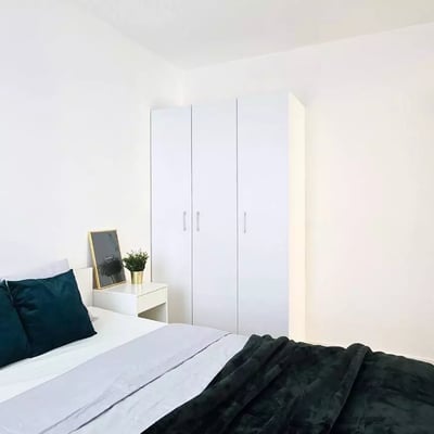 Long-term rental of a 4-room apartment near the park, Krakow