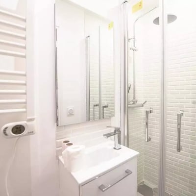 Long-term rental of 10m² studio in the 8th arrondissement of Paris, France