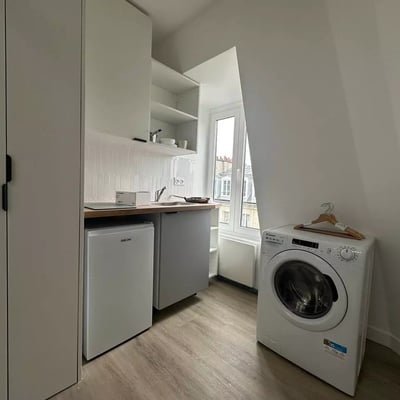Long-term rental of renovated studio in the 8th arrondissement, Paris, France