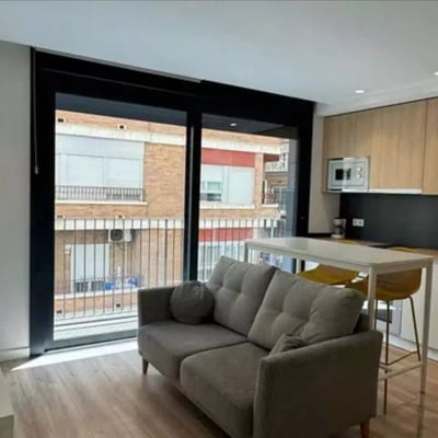 Long-term rental of a cozy renovated studio with AC in a new building in Elche, Spain