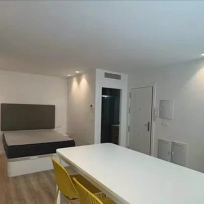 Long-term rental of a cozy renovated studio with AC in a new building in Elche, Spain