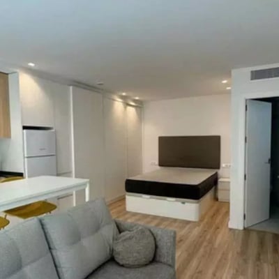 Long-term rental of a cozy renovated studio with AC in a new building in Elche, Spain