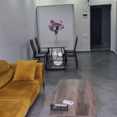 Alquiler a largo plazo estiloso apartamento 1+1 cerca de la zona de Metro City, Batumi, Georgia