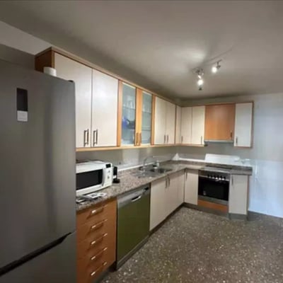 Alquiler a largo plazo apartamento 94m2 con vista al mar en Alicante, Espana