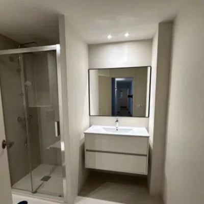 Alquiler a largo plazo apartamento 94m2 con vista al mar en Alicante, Espana