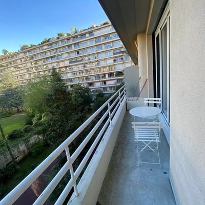 Alquiler a largo plazo apartamento de 5 habitaciones 112m² con balcón en el distrito 16 de París