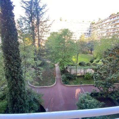 Alquiler a largo plazo apartamento de 5 habitaciones 112m² con balcón en el distrito 16 de París