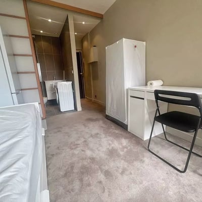 Long-term rental studio 14m² with balcony in Paris suburb — Boulogne-Billancourt, France