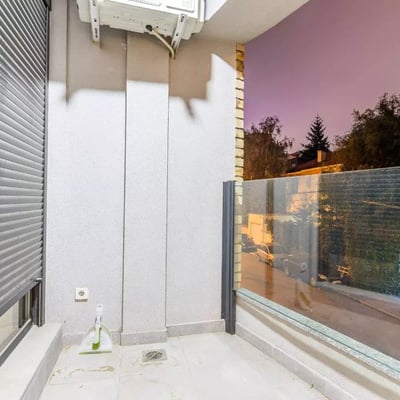 Long-term rental in Belgrade: 2-room apartment, 45 m² with balcony and heating