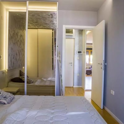 Long-term rental in Belgrade: 2-room apartment, 47 m², in Zemun with balcony and appliances