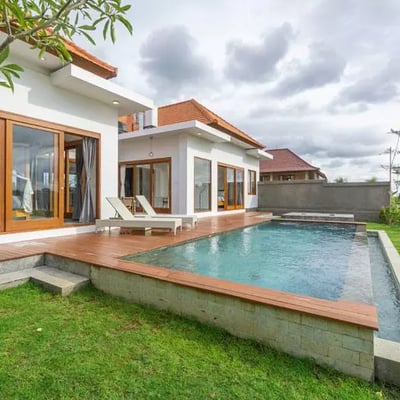 Long-term rental in Bali villa with rice field view and pool in Pejeng area