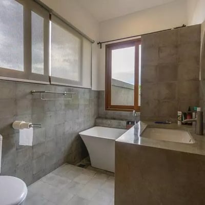 Long-term rental in Bali villa with rice field view and pool in Pejeng area