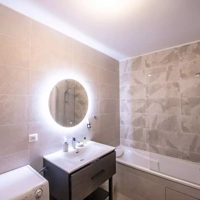 Long-term rental in France: 2-room apartment, 40 m², in Courbevoie with balcony and parking, near Paris