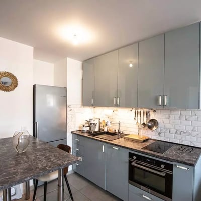 Long-term rental in France: 2-room apartment, 40 m², in Courbevoie with balcony and parking, near Paris