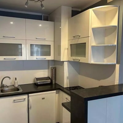 Long-term rental in Wrocław: 1-room apartment, 25 m², in Śródmieście district near park and shops