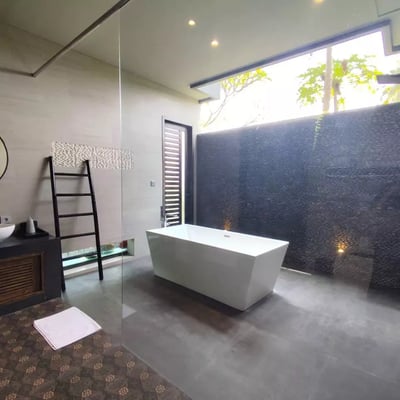 Long-term rental in Bali villa with spacious grounds and pool in Mas area