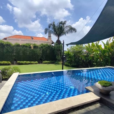 Long-term rental in Bali villa with spacious grounds and pool in Mas area