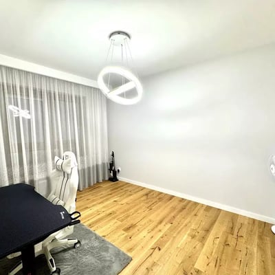 Долгосрочная аренда в Кракове: стильная 3-комнатная квартира 74 м² с балконом и парковкой в районе Grzegórzki