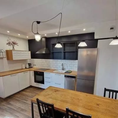 Долгосрочная аренда в Кракове современной 2-комнатной квартиры 49 м² с балконом, район Dębniki