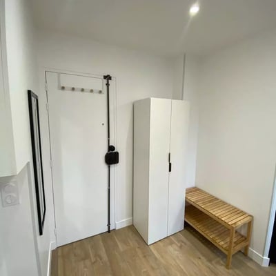 Long-term rental in Paris — 12m² studio on the 5th floor without elevator, near métro Charles Michel