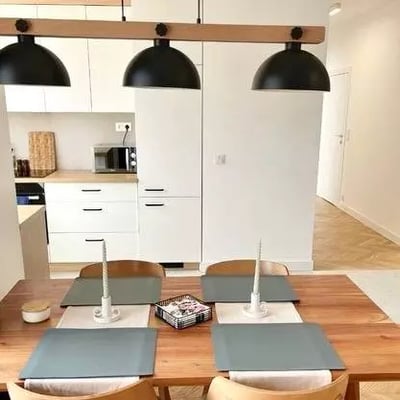 Долгосрочная аренда в Варшаве, Wola — 3-комнатная квартира 70 м² с балконом, кондиционером и системой умного дома