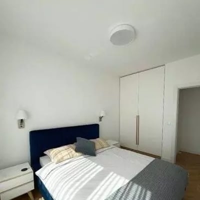 Long-term rental in Warsaw, Wola — 3-room 70 m² apartment with balcony, air conditioning, and smart home system