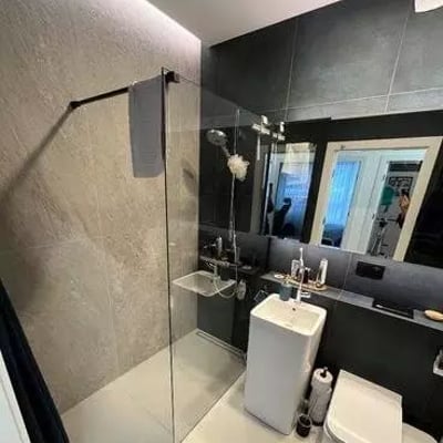 Long-term rental in Warsaw, Wola — 3-room 70 m² apartment with balcony, air conditioning, and smart home system