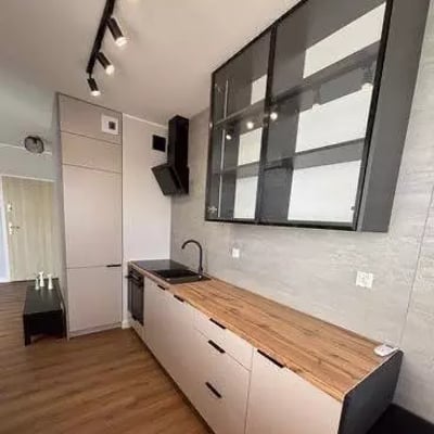 Долгосрочная аренда в Кракове — 2-комнатная квартира 42 м² с балконом на ул. Piltza, район Dębniki