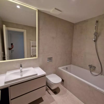 Long-term rental in Belgrade — stylish 3-room apartment 87m² in BW complex with balcony and parking